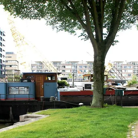 Boat & Breakfast Veinard