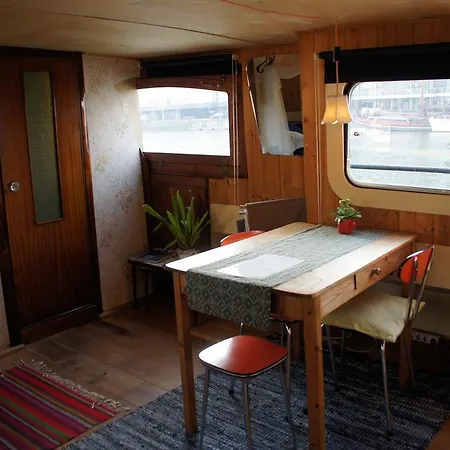 Boat & Breakfast Veinard Apartment